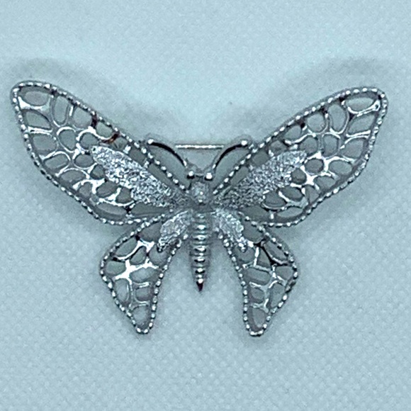 Signed Sarah Coventry Silver Tone Vintage Butterfly Brooch - Picture 5 of 5